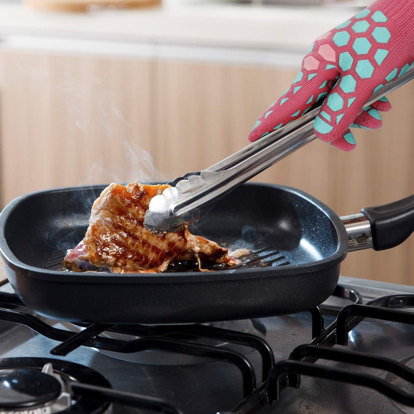 Heat-Defying Kitchen Mitts