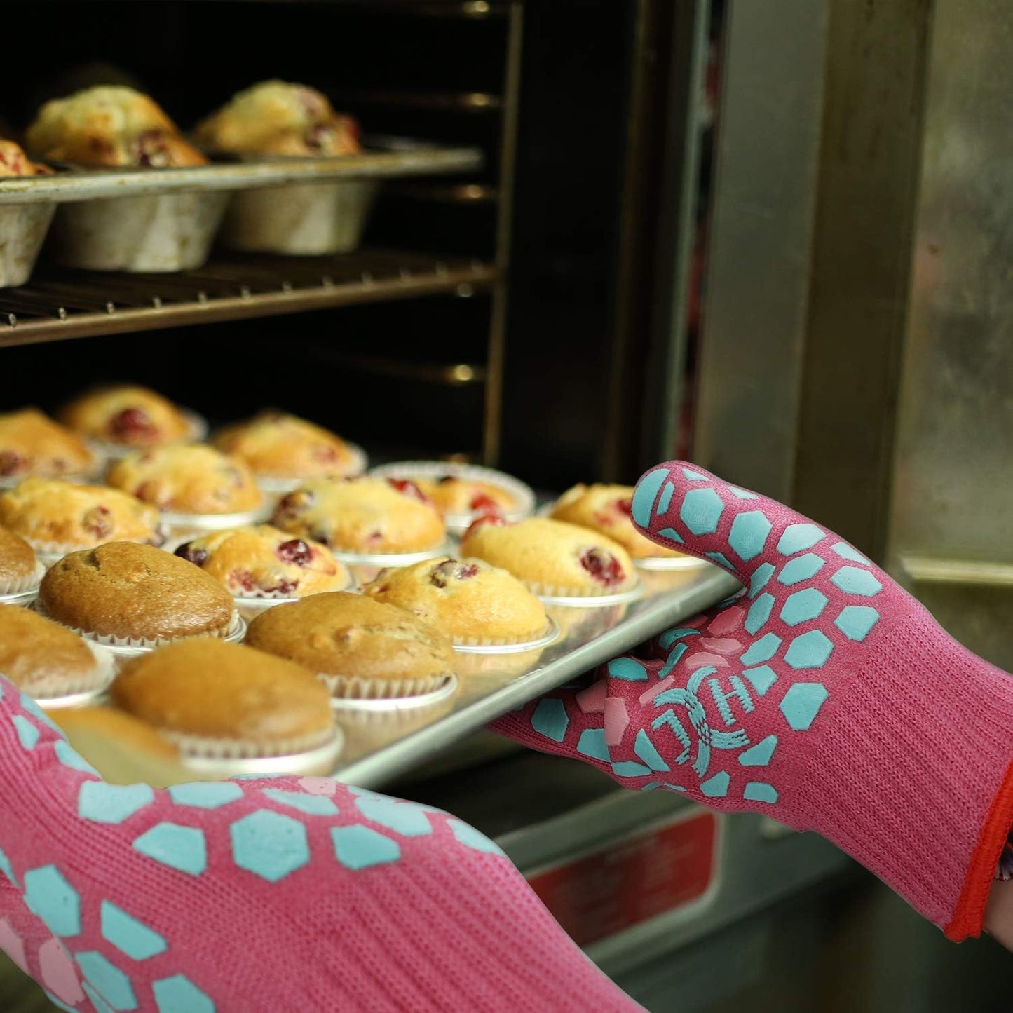 Heat-Defying Kitchen Mitts